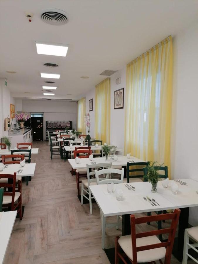 Hotel Luna Rimini Exterior foto